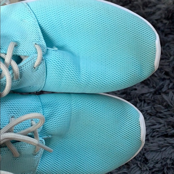 SOLD✨Nike women’s Roshe one size 7.5 - Picture 7 of 7